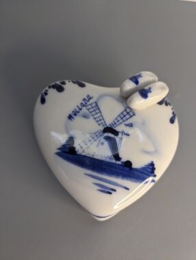 Handpainted Delft Blue Holland Heart Trinket Box Ceramic Windmill Scene